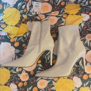 NWT ZARA heeled bootie 🤍
